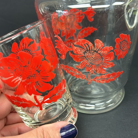 Vintage clear glass 1L pitcher and 4 matching juice glasses red sunflower design - Picture 11 of 12